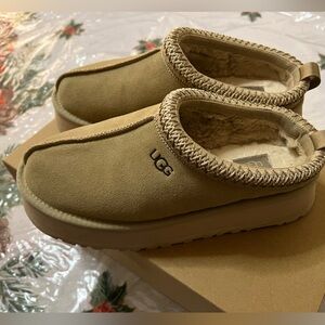 Ugg Tazz Platform Slippers in Mustard Seed